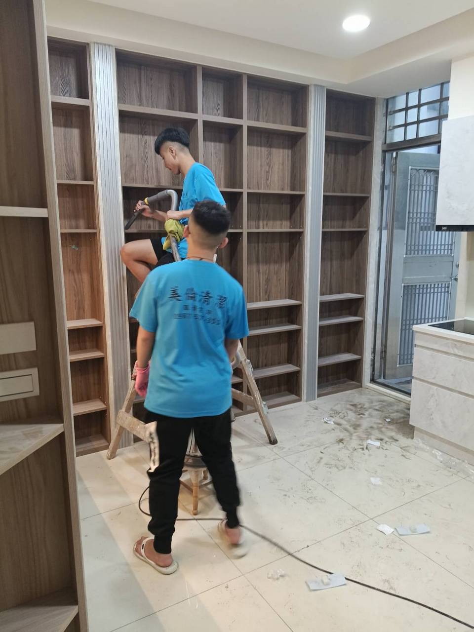 ���ƩM���M�䤽�q