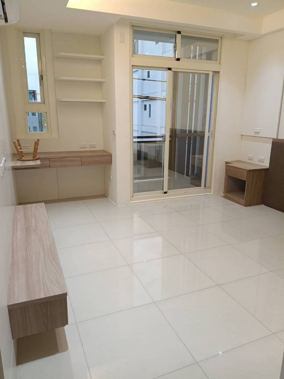 ���ƩM���M�䤽�q