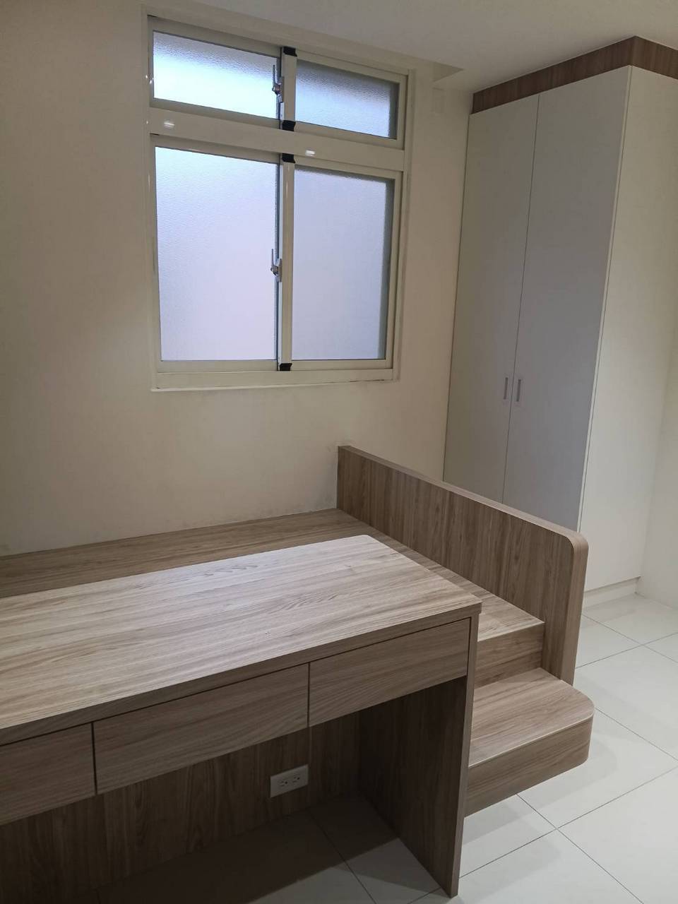 ���ƩM���M�䤽�q