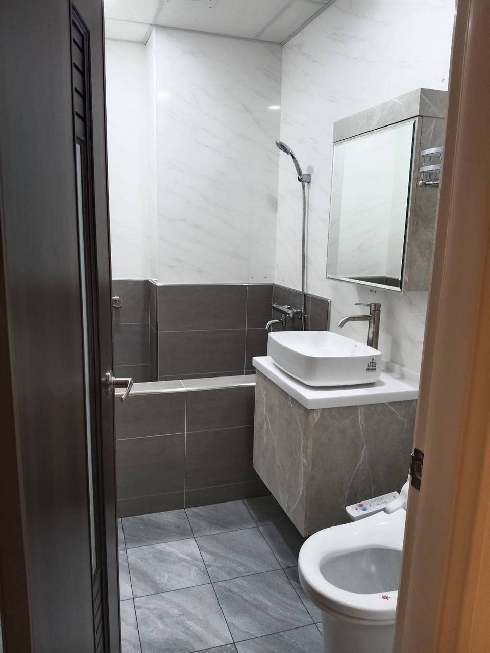 ���ƩM���M�䤽�q