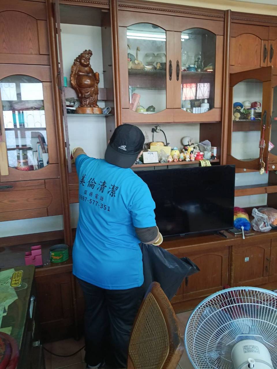 ���Ʒ˦{�M�䤽�q