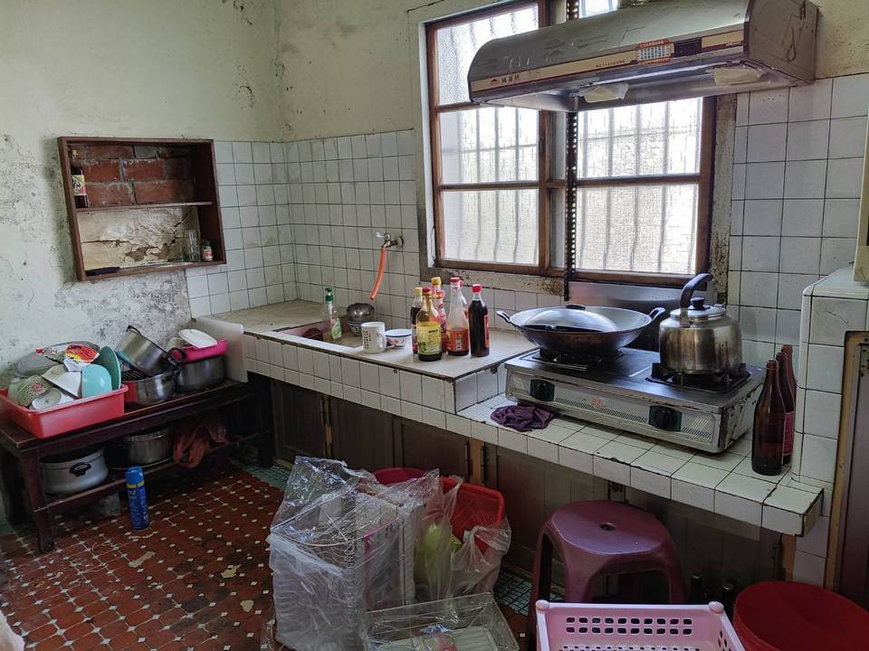 ���Ʒ˦{�M�䤽�q