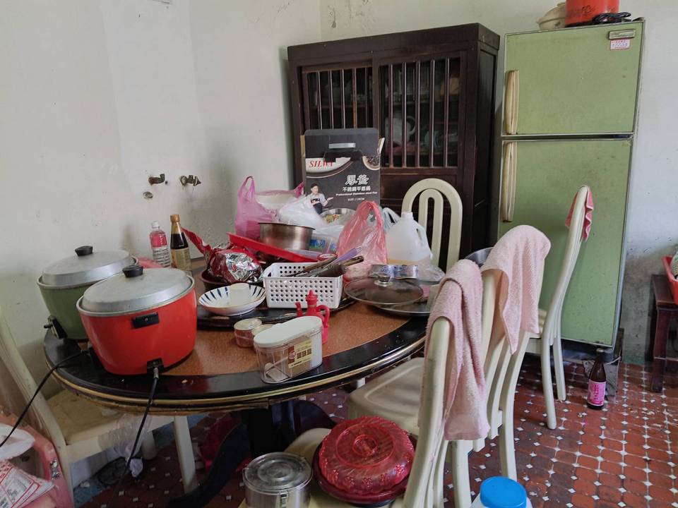 ���Ʒ˦{�M�䤽�q