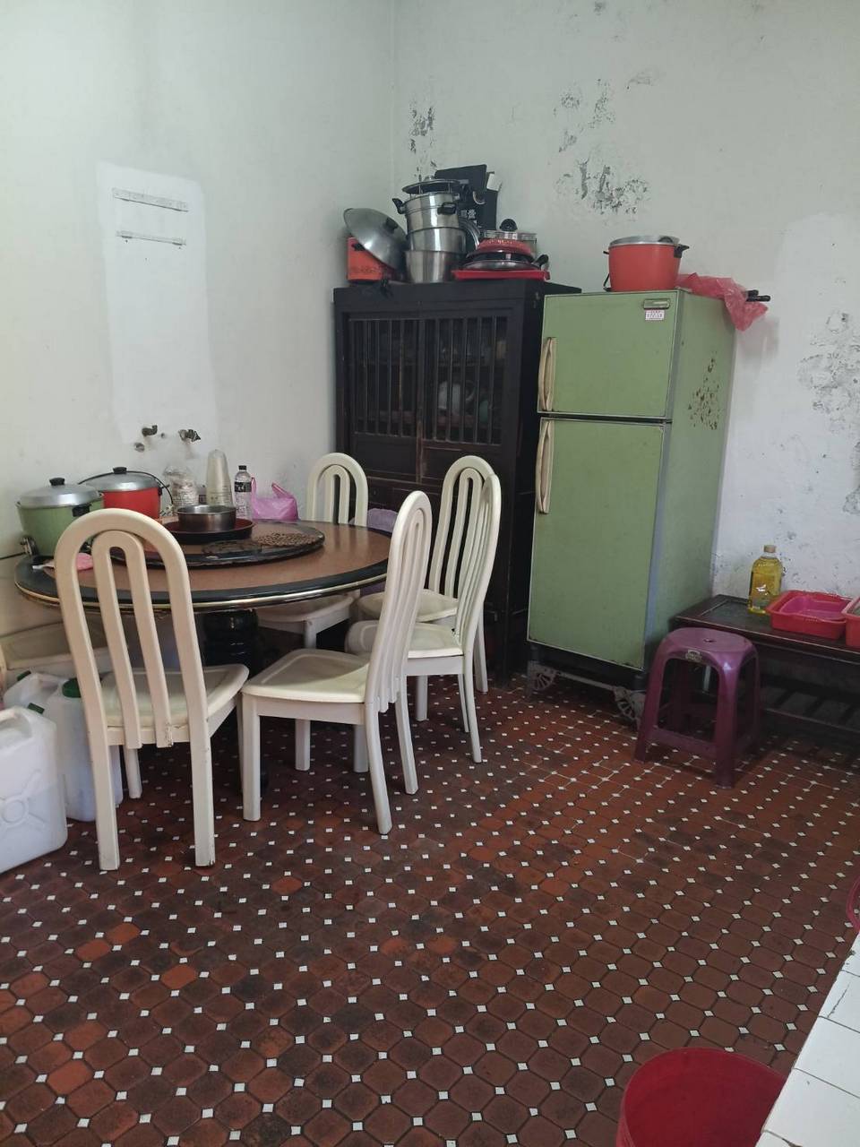 ���Ʒ˦{�M�䤽�q