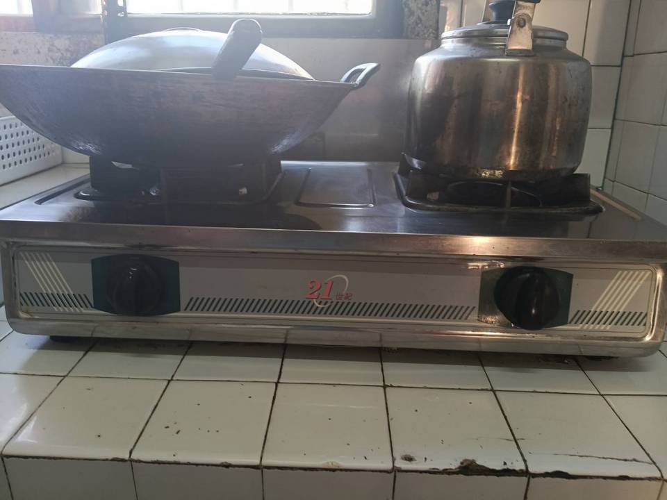 ���Ʒ˦{�M�䤽�q