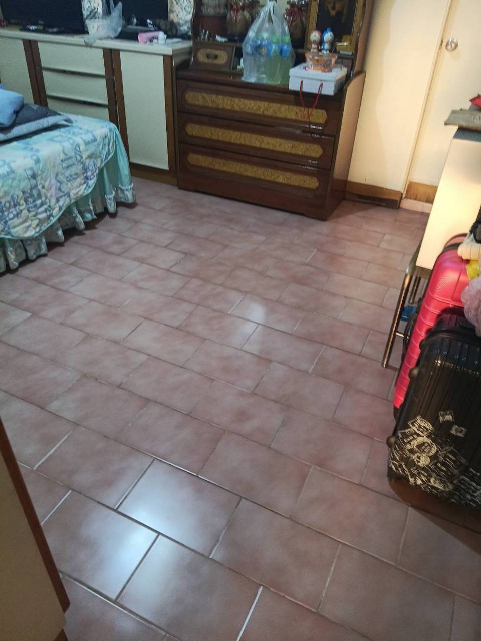 ���Ʒ˦{�M�䤽�q