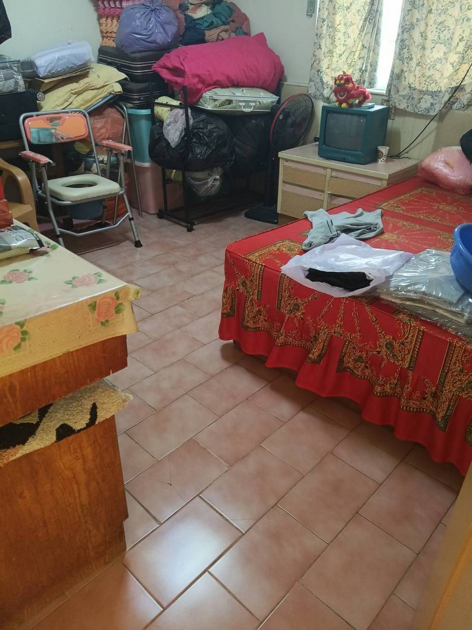 ���Ʒ˦{�M�䤽�q